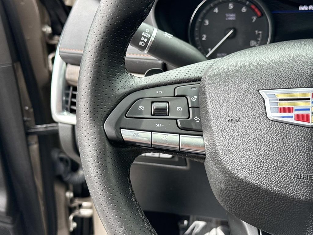 Used 2022  Cadillac Sport image 7