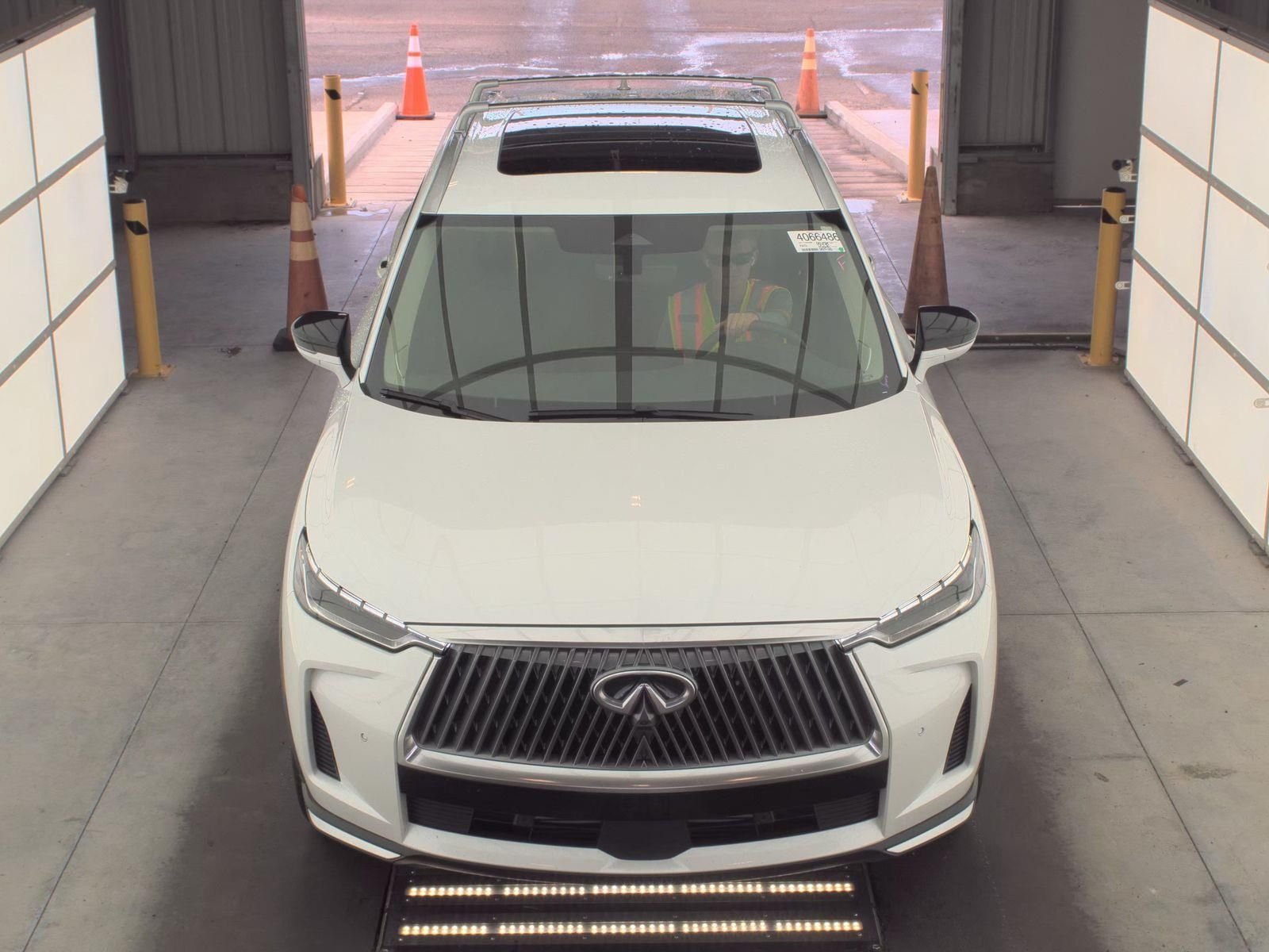 Certified Used 2026 White INFINITI LUXE image 11