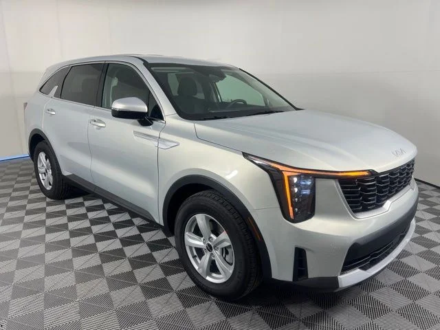 2026 Kia Sorento LX AT's photo