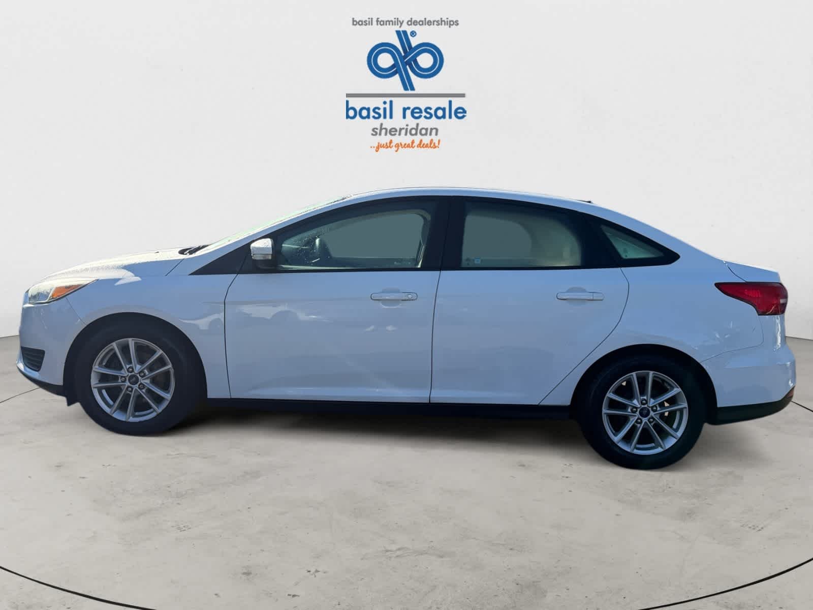Used 2015 Oxford White Ford SE image 3