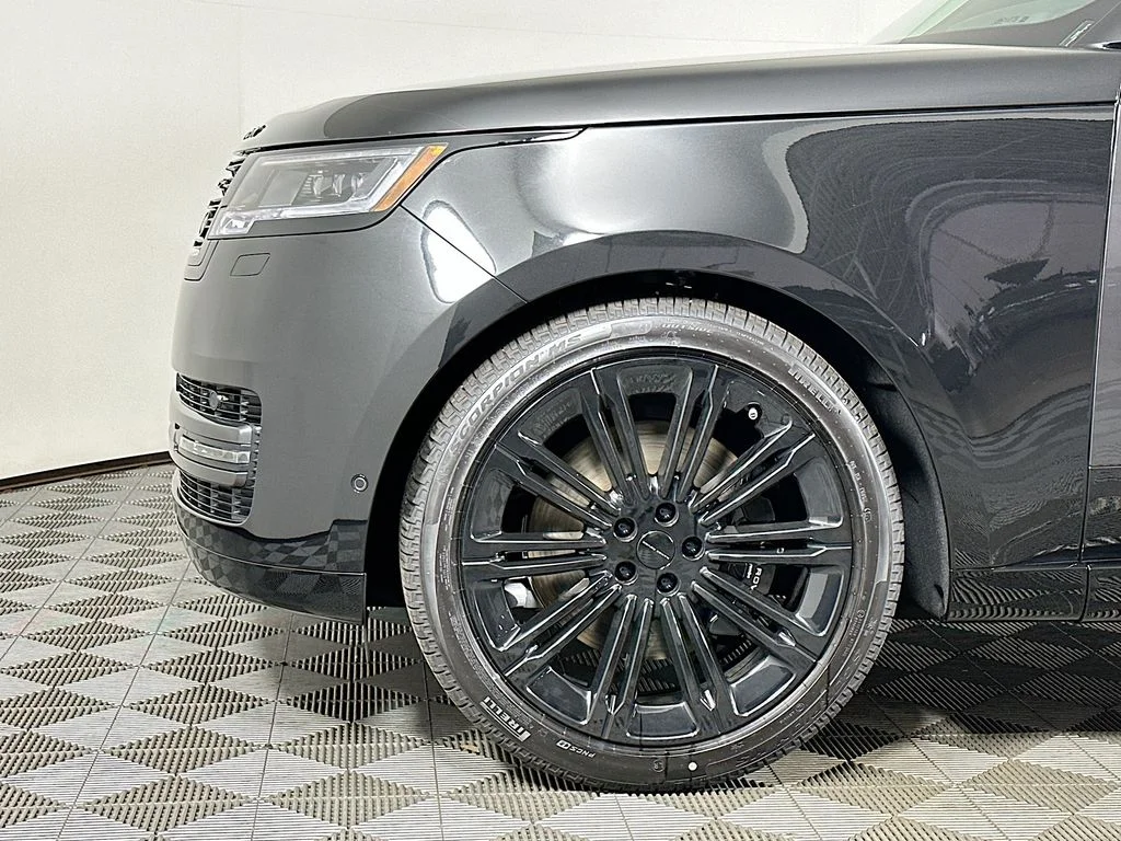 New 2026 Santorini Black Land Rover SE image 9