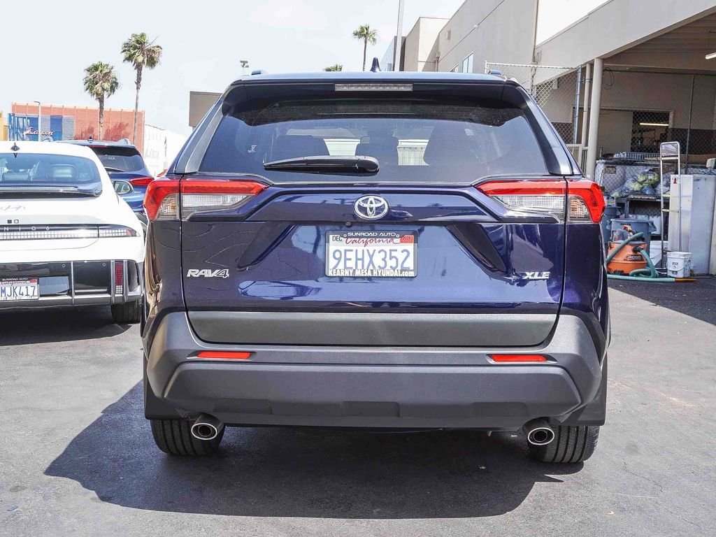 Used 2023  Toyota XLE Premium image 5