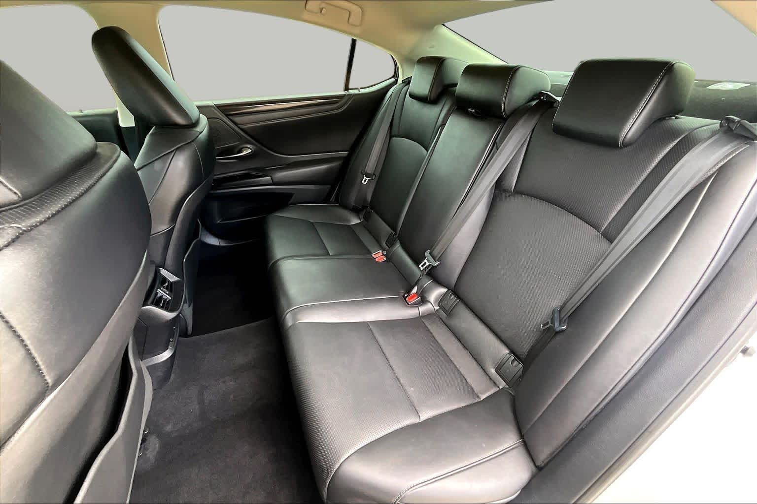 Used 2020 Eminent White Pearl Lexus  image 21