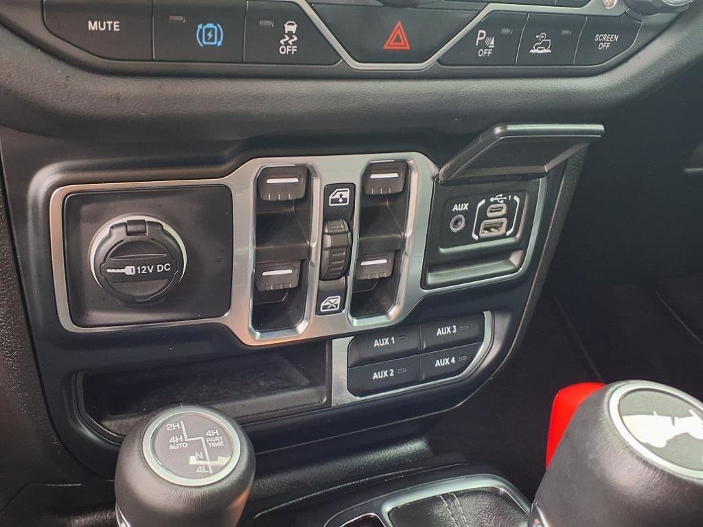 Used 2024 Black Clearcoat Jeep High Altitude image 12