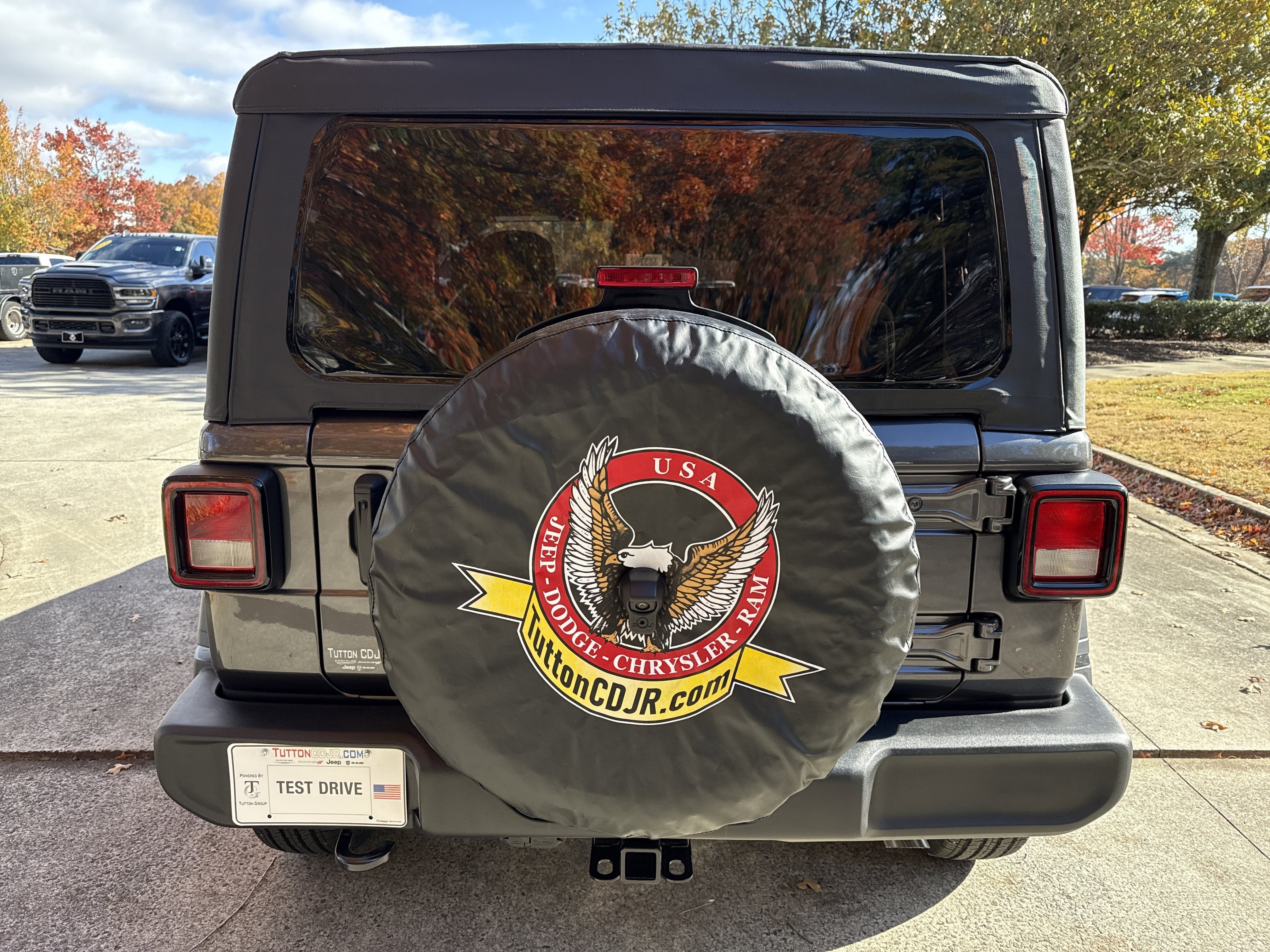 New 2026 Granite Crystal Metallic Clearcoat Jeep Sport S image 6