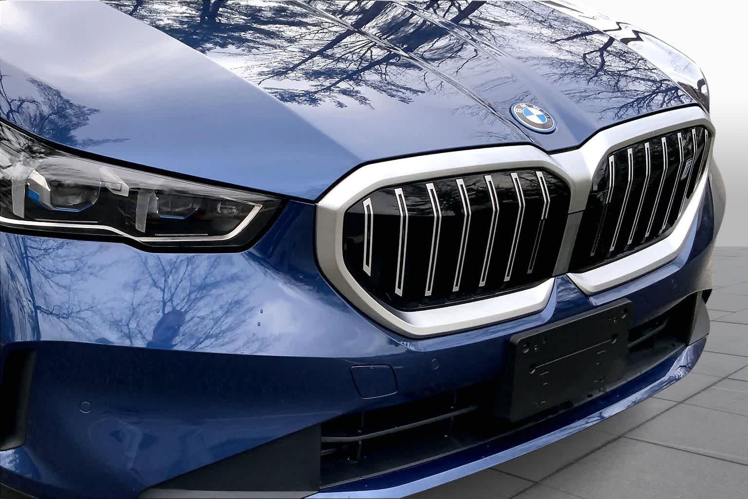 Used 2026 Phytonic Blue Metallic BMW xDrive40 image 29