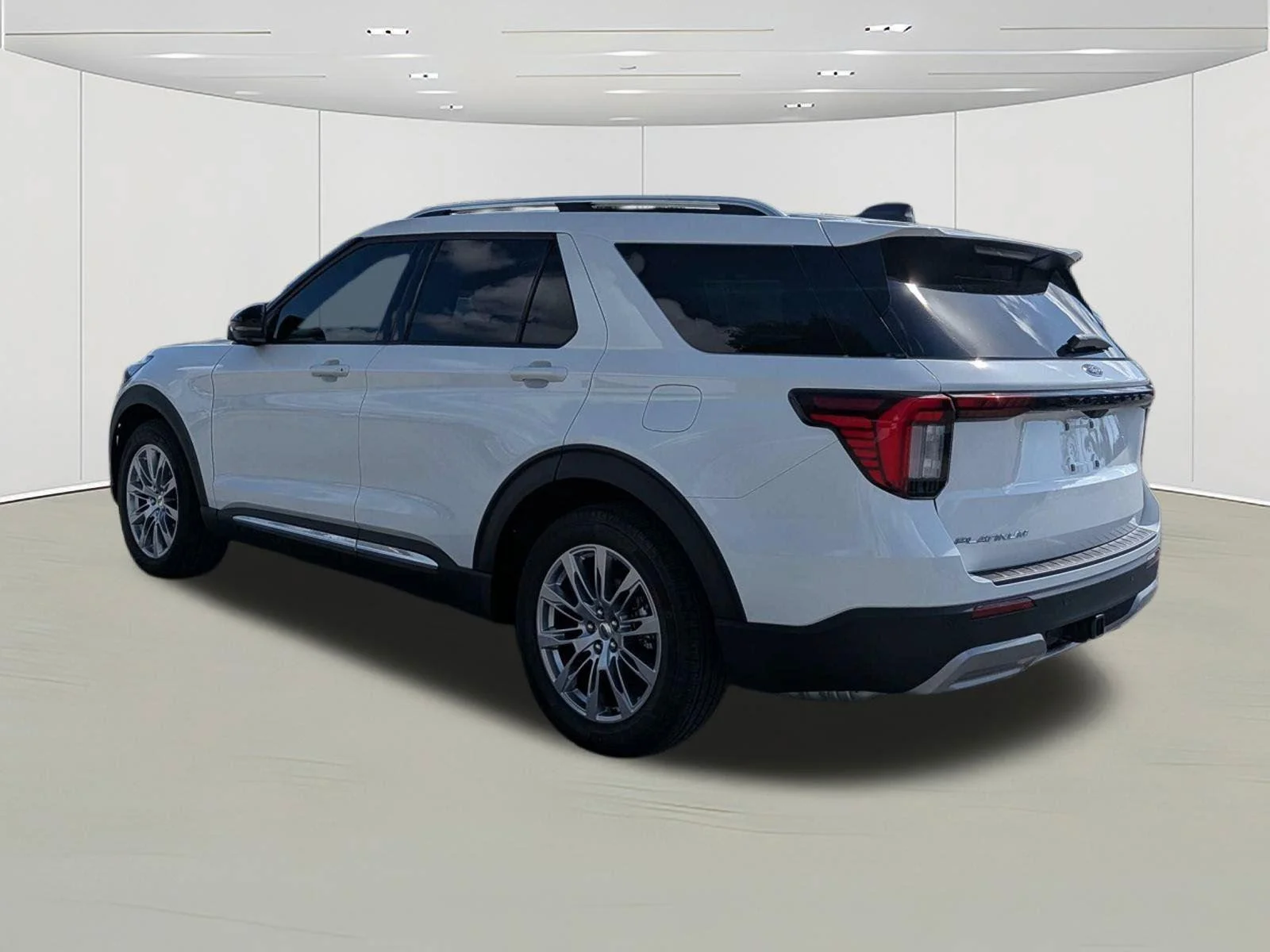 New 2026 Star White Metallic Tri-Coat Ford Platinum image 5
