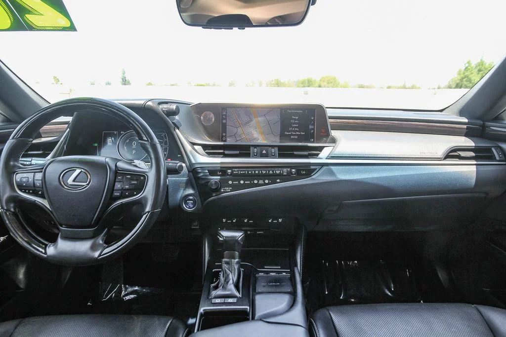 Used 2020 Silver Lexus 300h image 12
