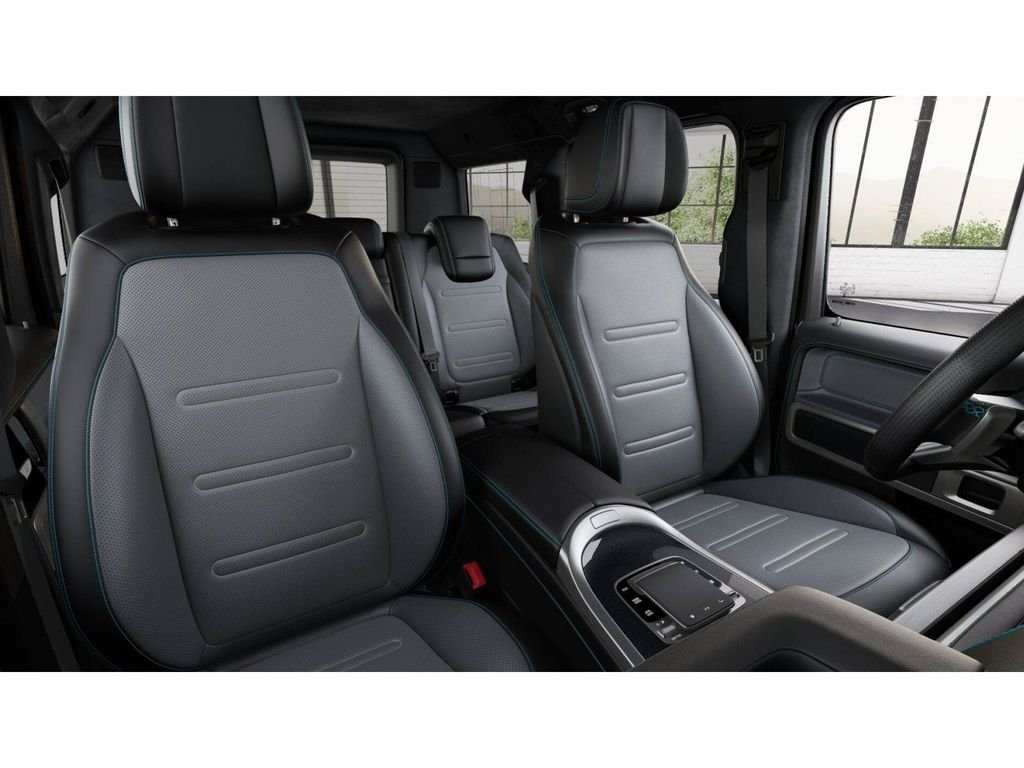 Used 2025 MANUFAKTUR Moonlight White Magno Mercedes-Benz G 580 image 6