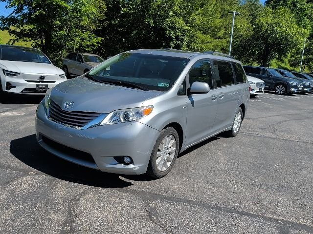 2016 Toyota Sienna XLE V6 AWD 7-Passenger's photo