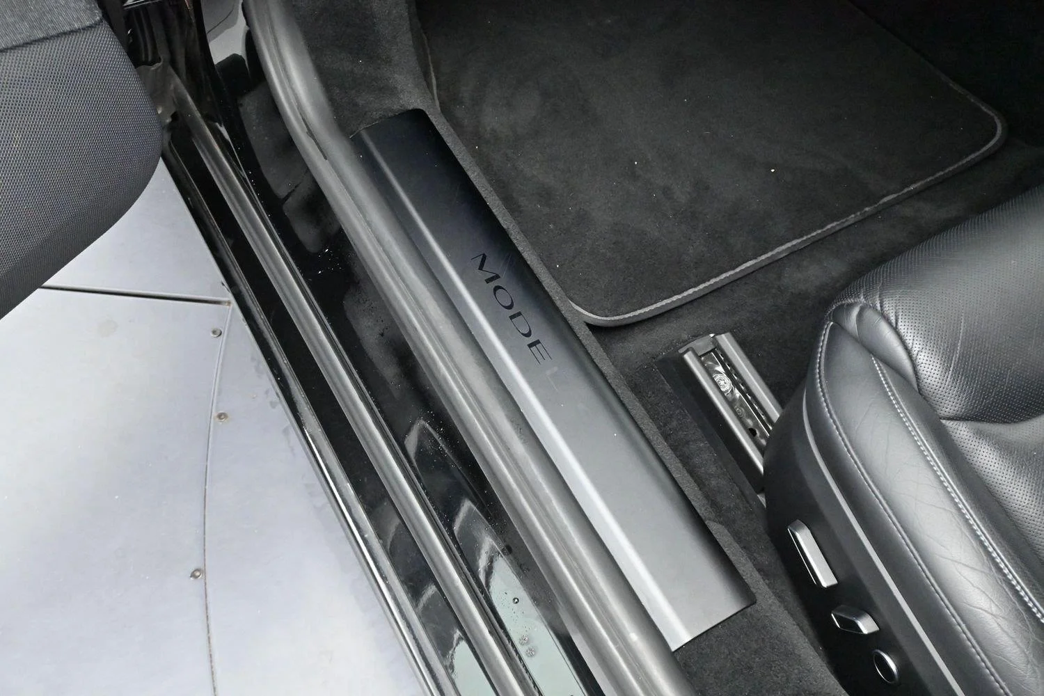 Used 2021 Black Tesla Plaid image 15