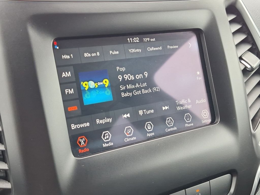 Used 2021 Red Jeep Latitude Lux image 17