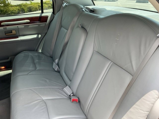 Used 2004  Lincoln Ultimate image 11