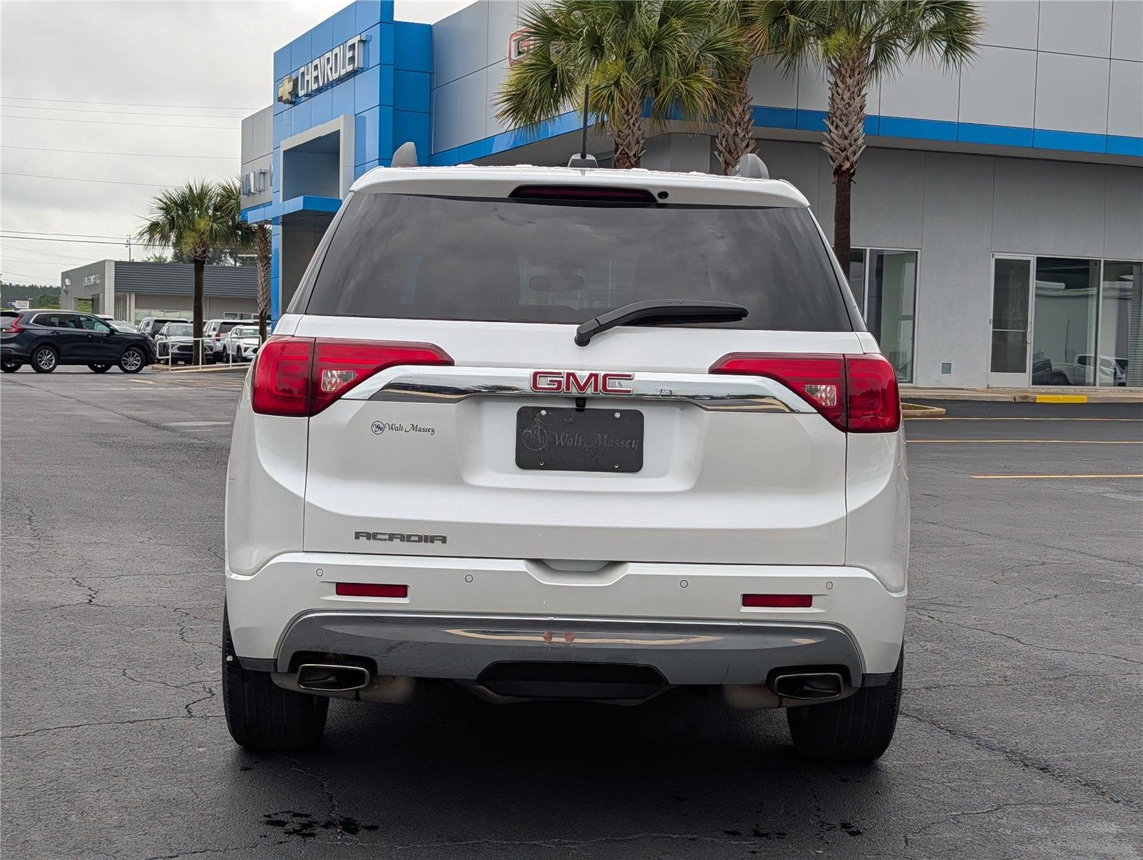 Used 2018 White Frost Tricoat GMC Denali image 4
