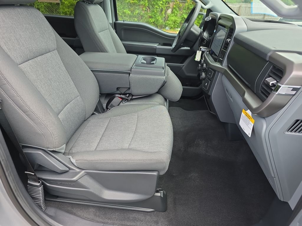 Used 2025 Silver Ford XLT image 33