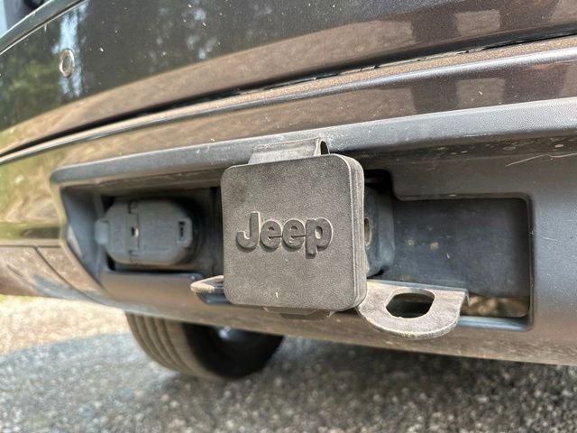 Used 2021 Granite Crystal Metallic Clearcoat Jeep Laredo X image 23