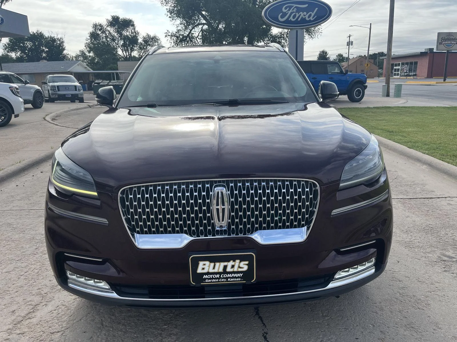 Used 2020 Red Lincoln Reserve image 3