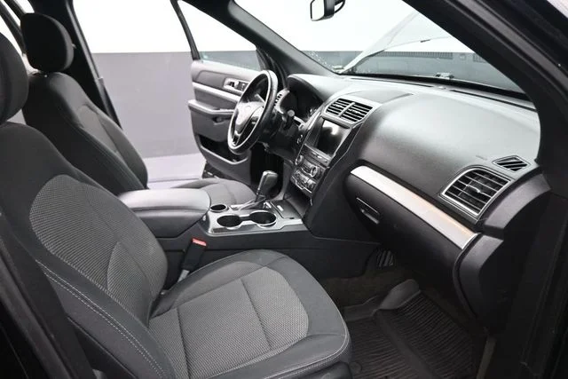 Used 2017 Black Ford XLT image 22