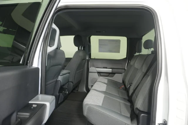 New 2027 Oxford White Ford F-350® XLT image 27
