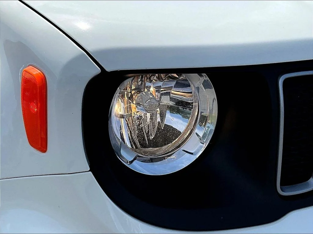 Used 2023 Alpine White Jeep Latitude image 28