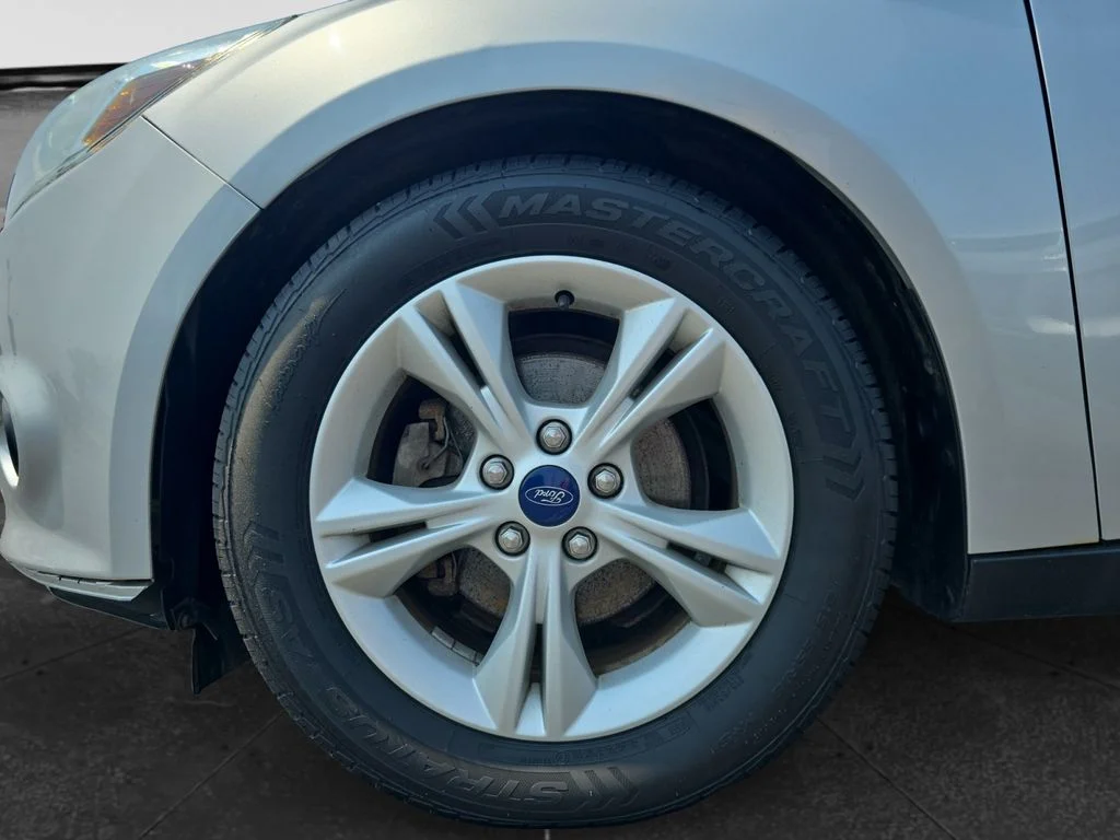 Used 2014 Ingot Silver Ford SE image 13