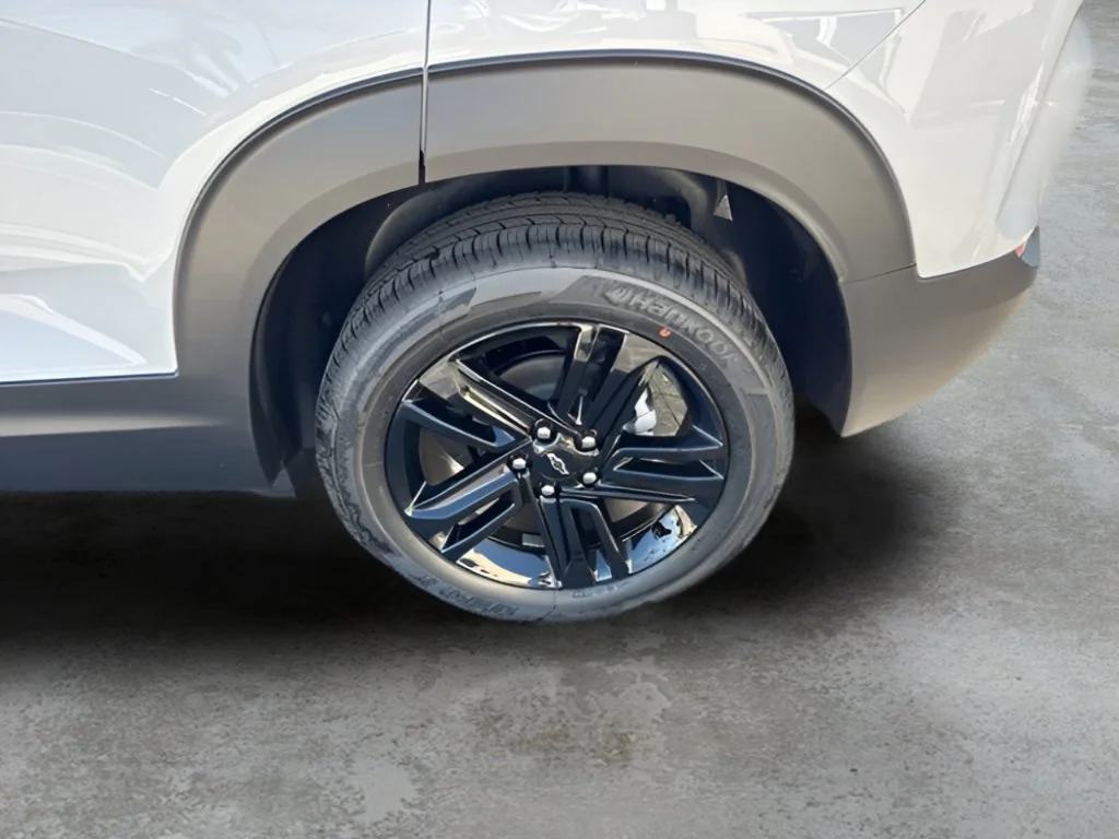 New 2026 Summit White Chevrolet LT image 34