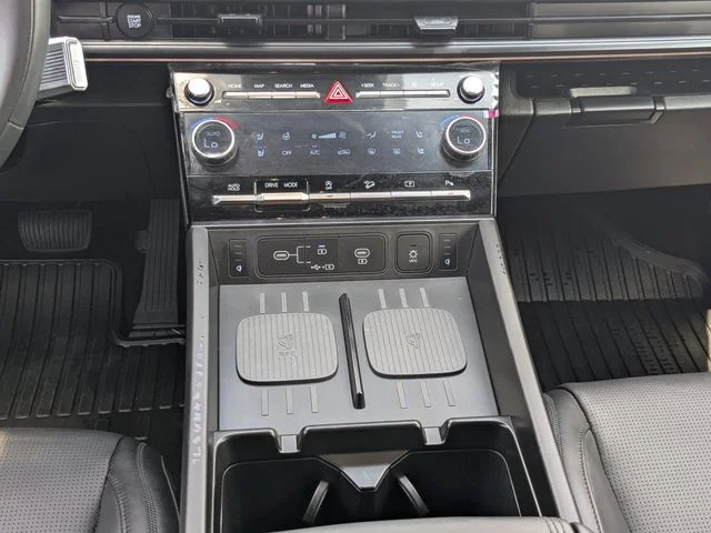 Used 2024 Silver Hyundai Calligraphy image 21