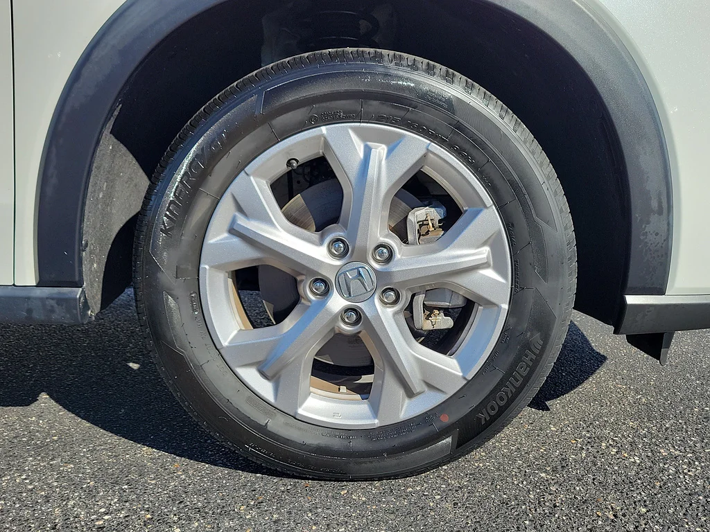 Certified Used 2025 Platinum White Pearl Honda LX image 5