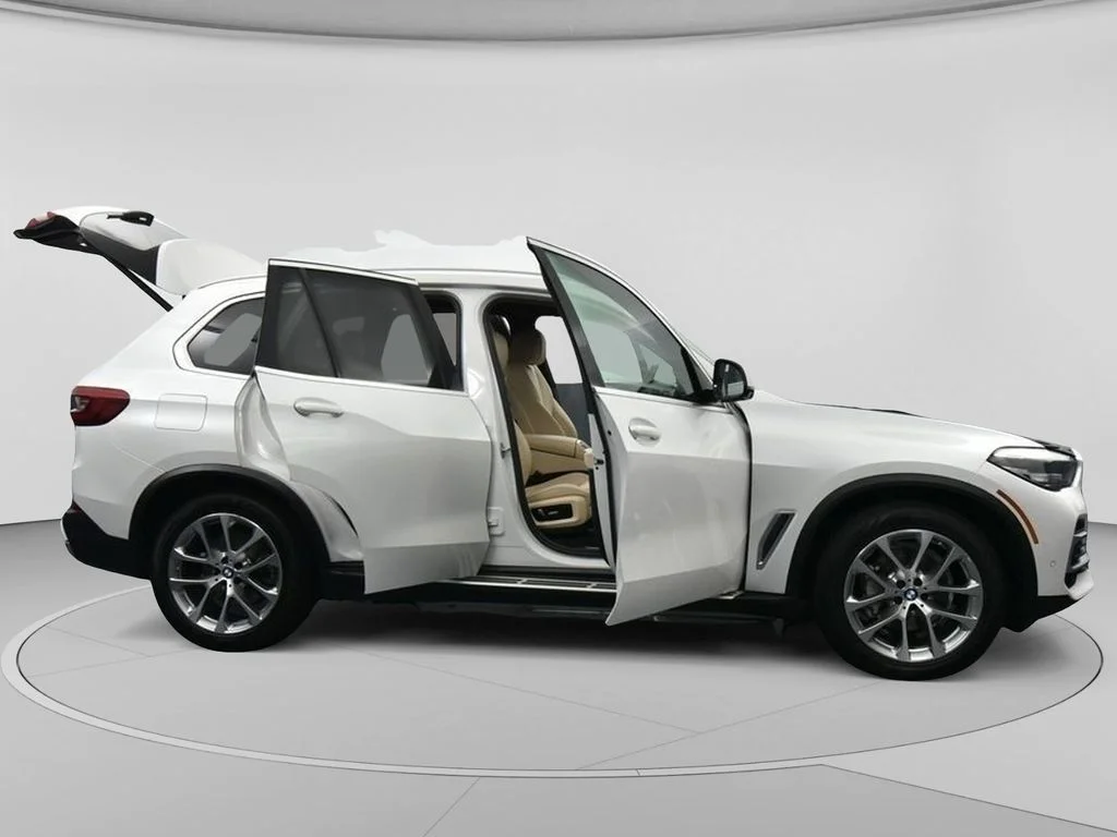 Used 2022 White BMW sDrive40i image 42
