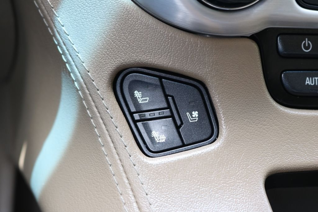 Used 2019 Black GMC SLT image 27