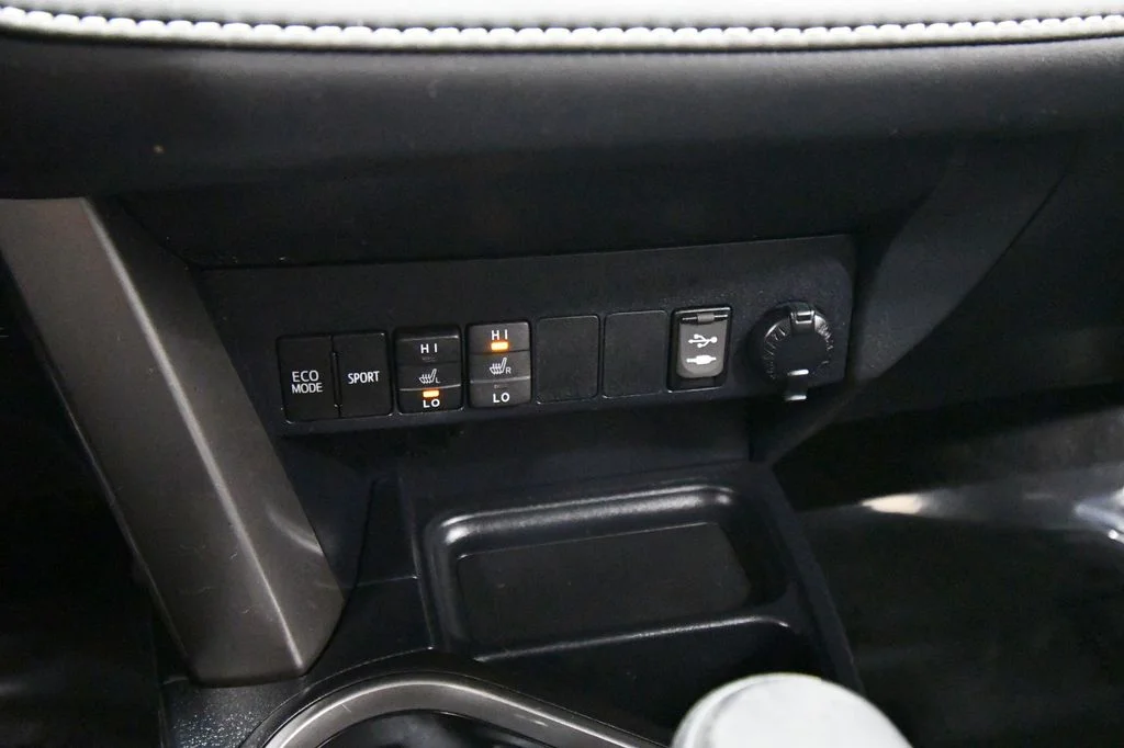 Used 2018 Blue Toyota XLE image 25