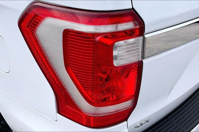 Used 2021 Oxford White Ford XLT image 30