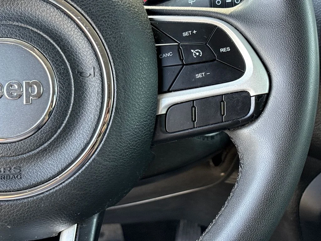Certified Used 2018 Silver Jeep Latitude image 20