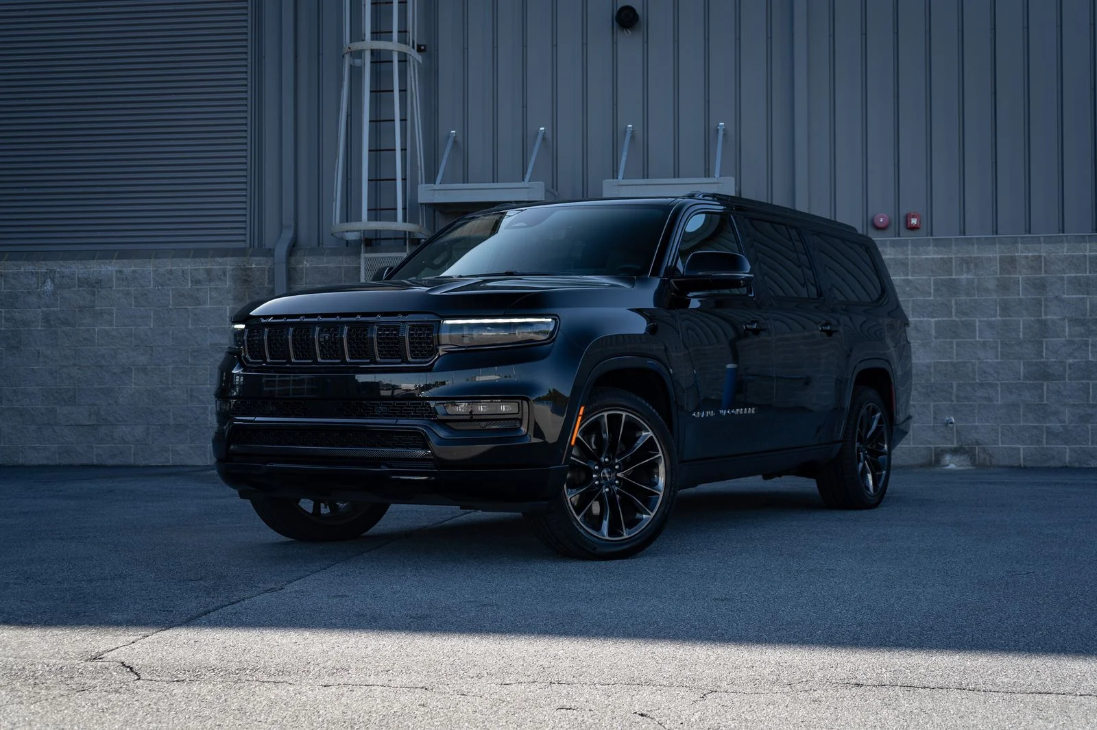 Used 2024 Diamond Black Jeep Series II image 2