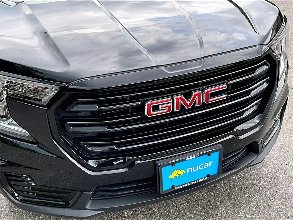 Used 2023 Ebony Twilight Metallic GMC SLE image 31