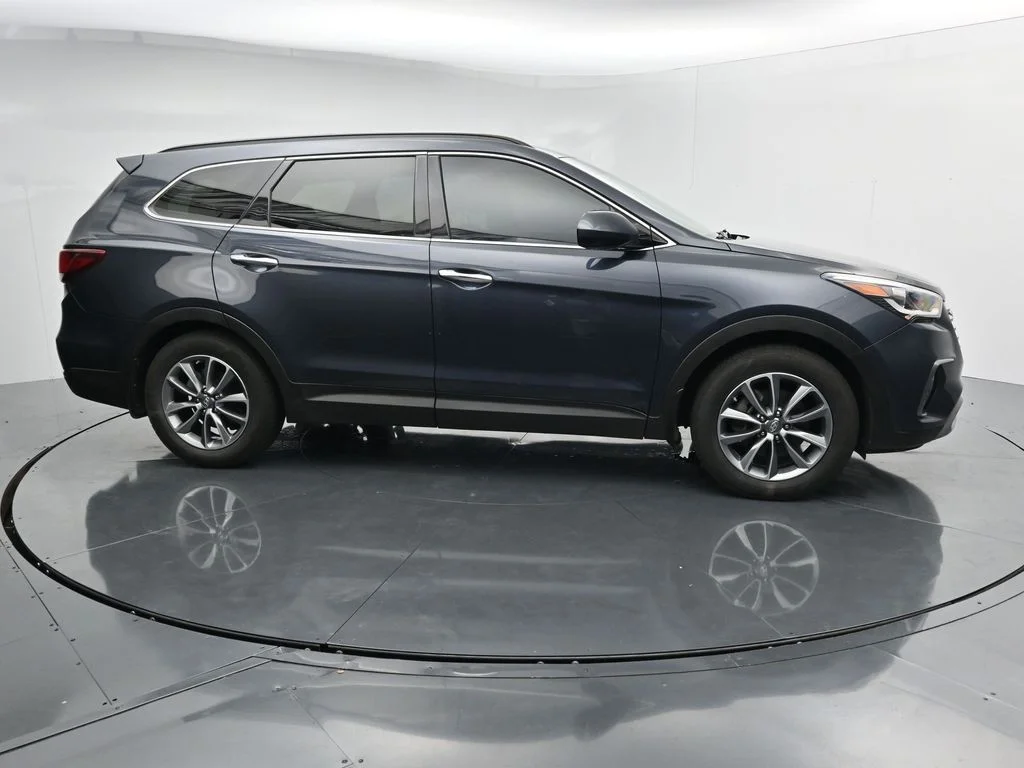 Used 2019 Blue Hyundai SE image 9