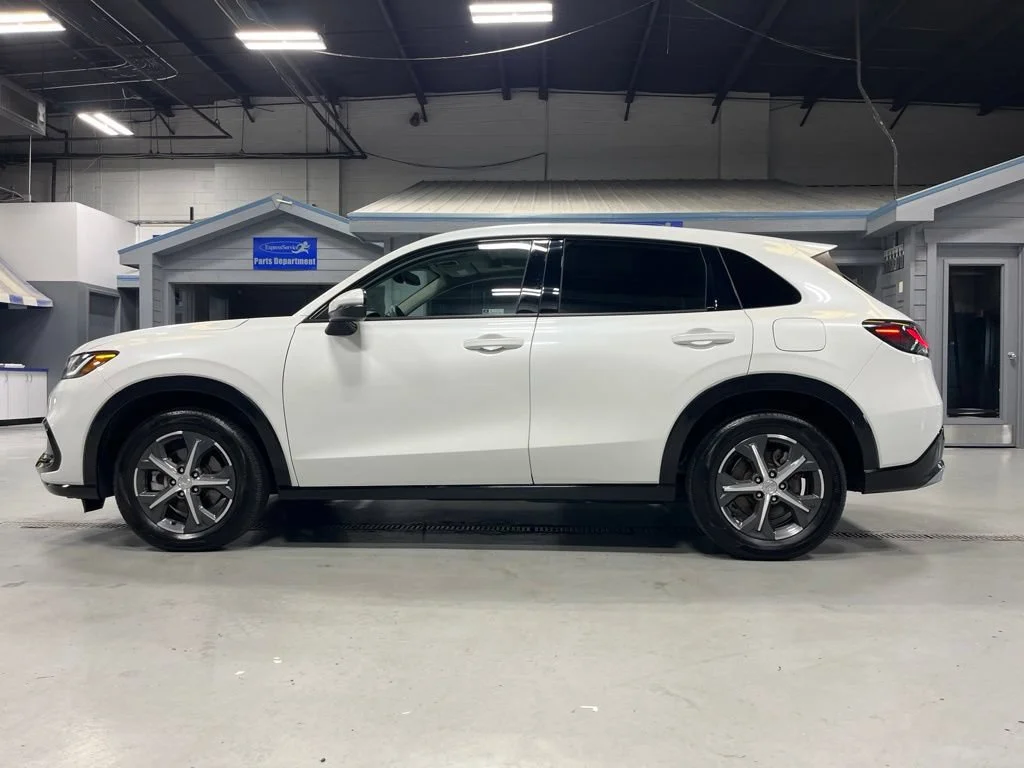 Certified Used 2024 Platinum White Pearl Honda 5DR AWD EX-L BD image 40