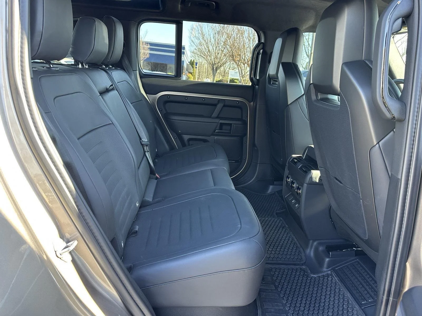 Used 2025 Petra Copper Premium Metallic Land Rover OCTA Edition One image 19