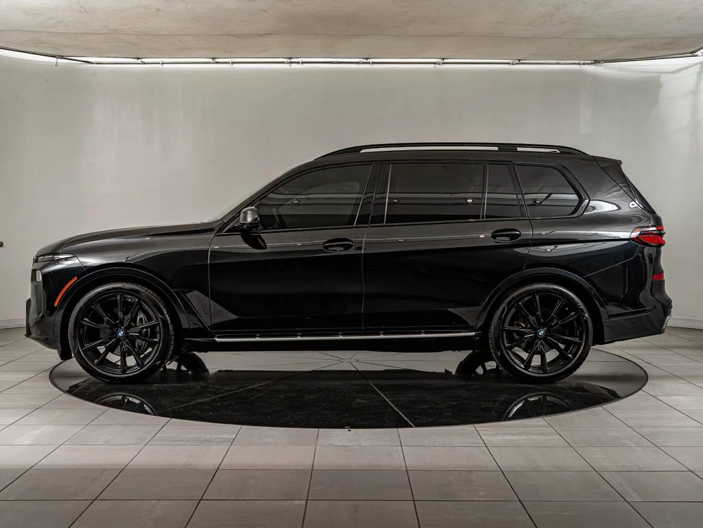Used 2025 Black Sapphire Metallic BMW xDrive40i image 8