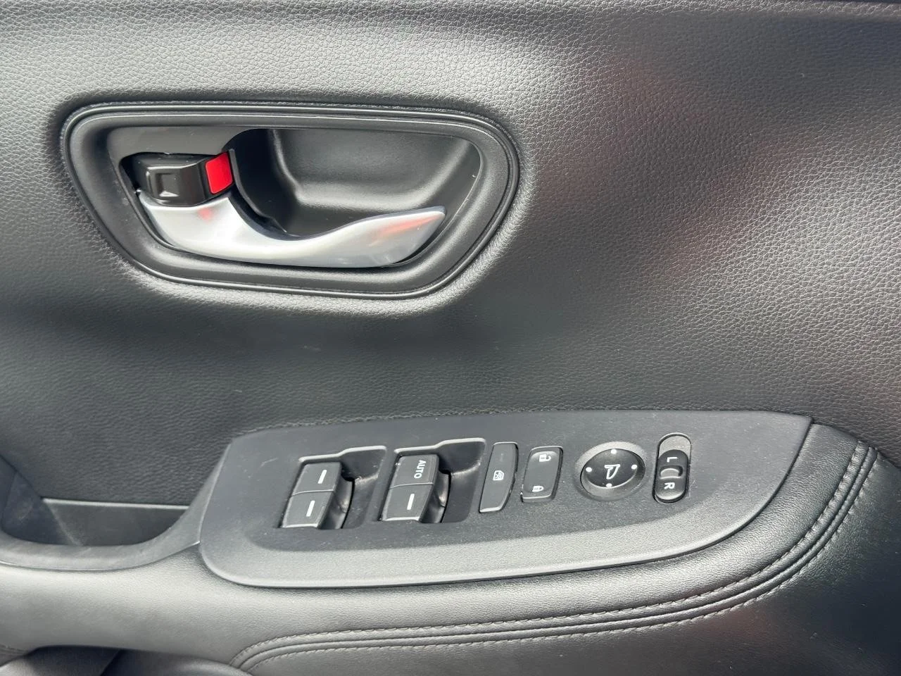 2025 Honda HR-V LX - Photo 24