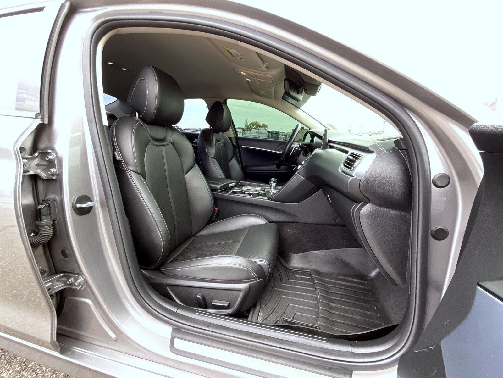 2022 GENESIS G70 Standard - Photo 15