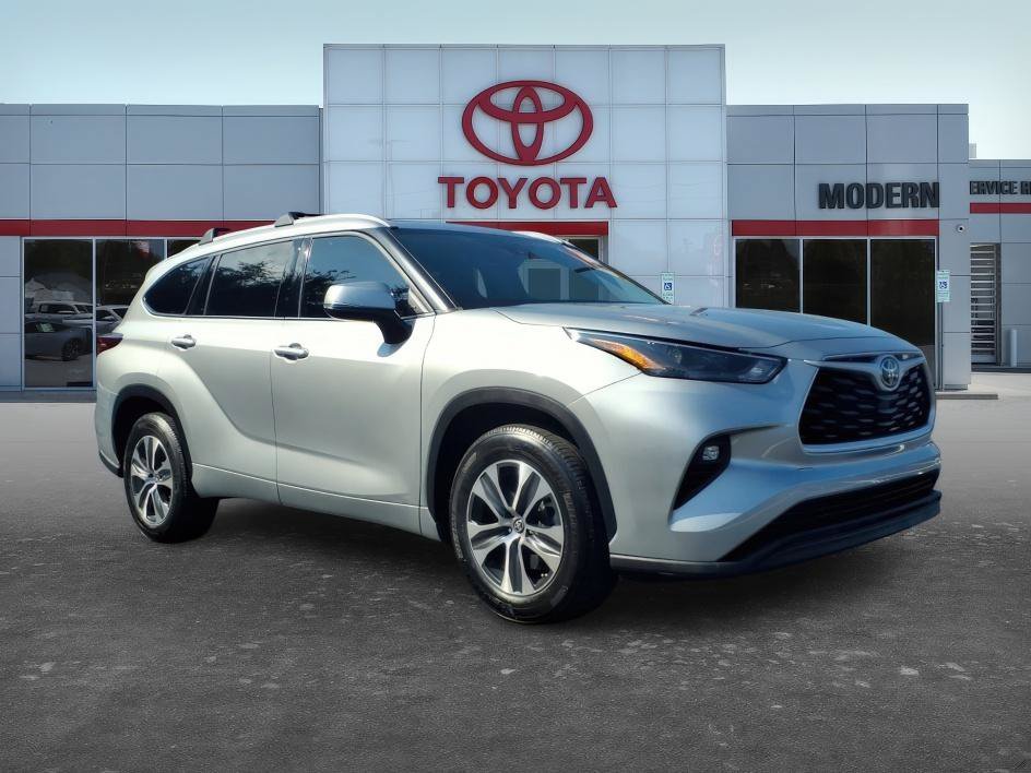 Used 2022 Celestial Silver Metallic Toyota XLE image 6
