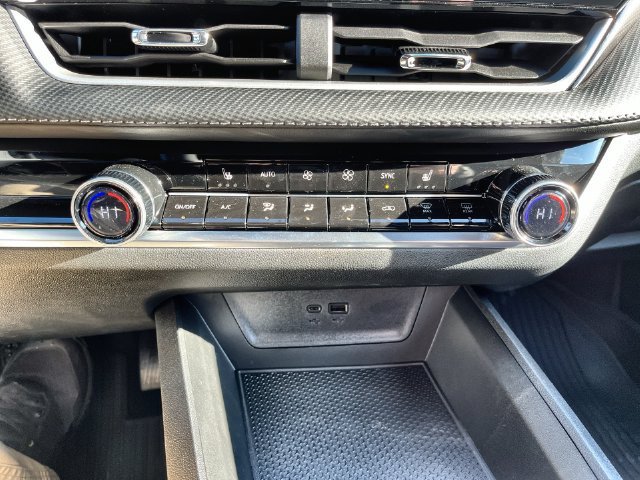 2027 Chevrolet Equinox photo 24 of 41