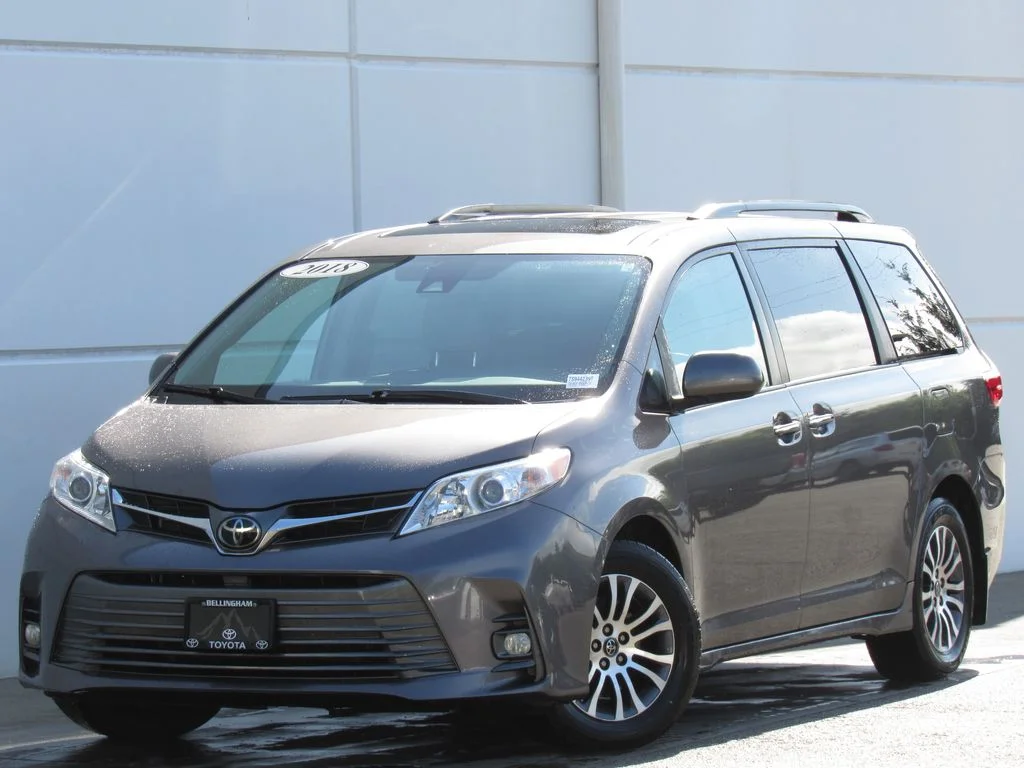 2018 Toyota Sienna XLE V6 8-Passenger's photo