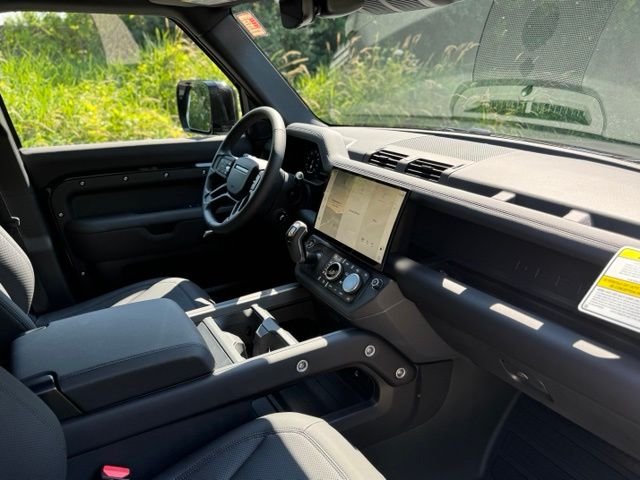 New 2026 Santorini Black Land Rover S image 19