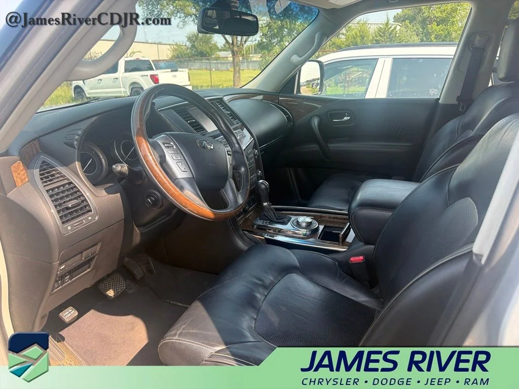 Used 2017 Silver INFINITI Limited image 2