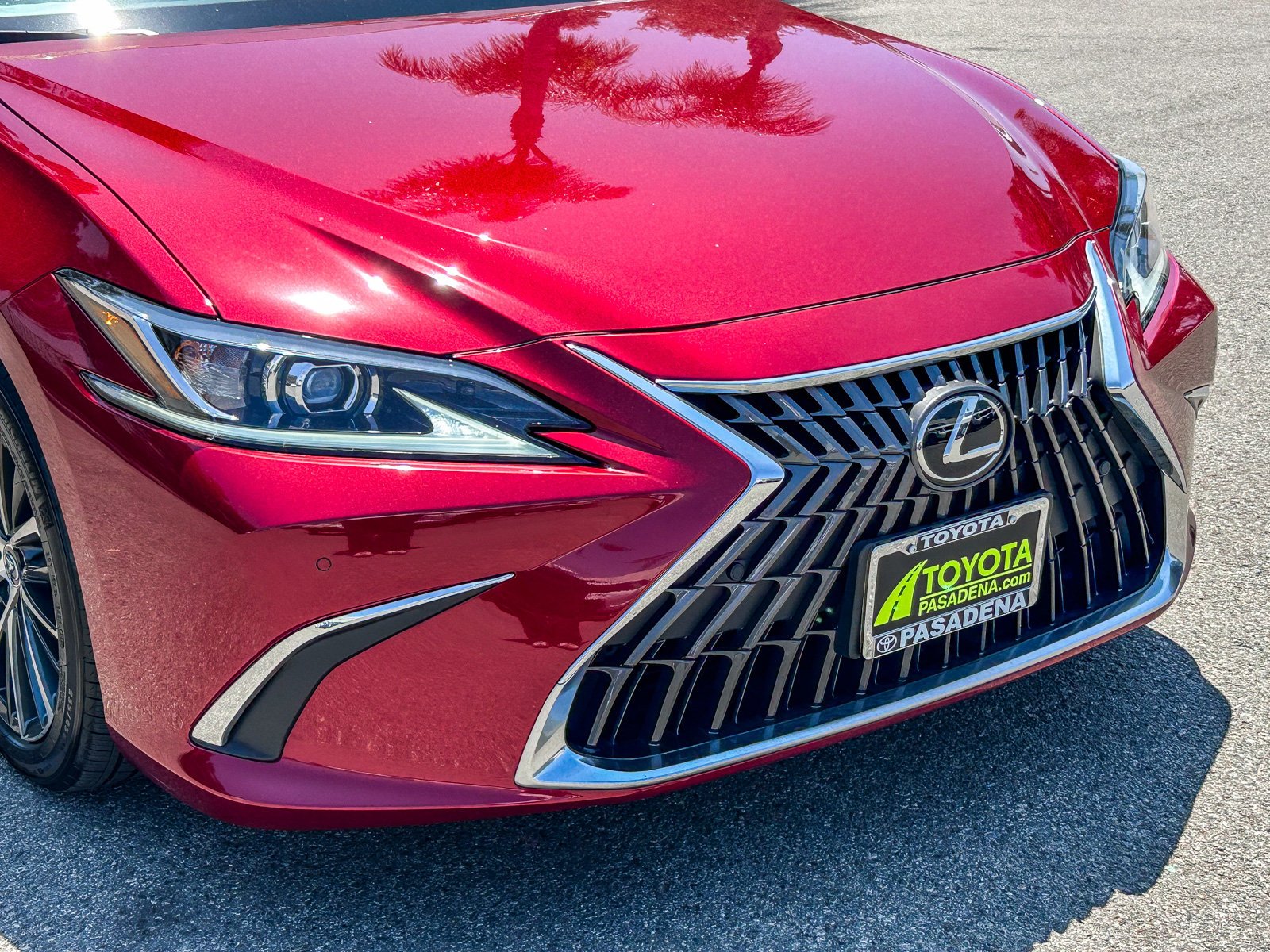 Used 2025 MATADOR RED MICA Lexus ES 300H PREMIUM image 5