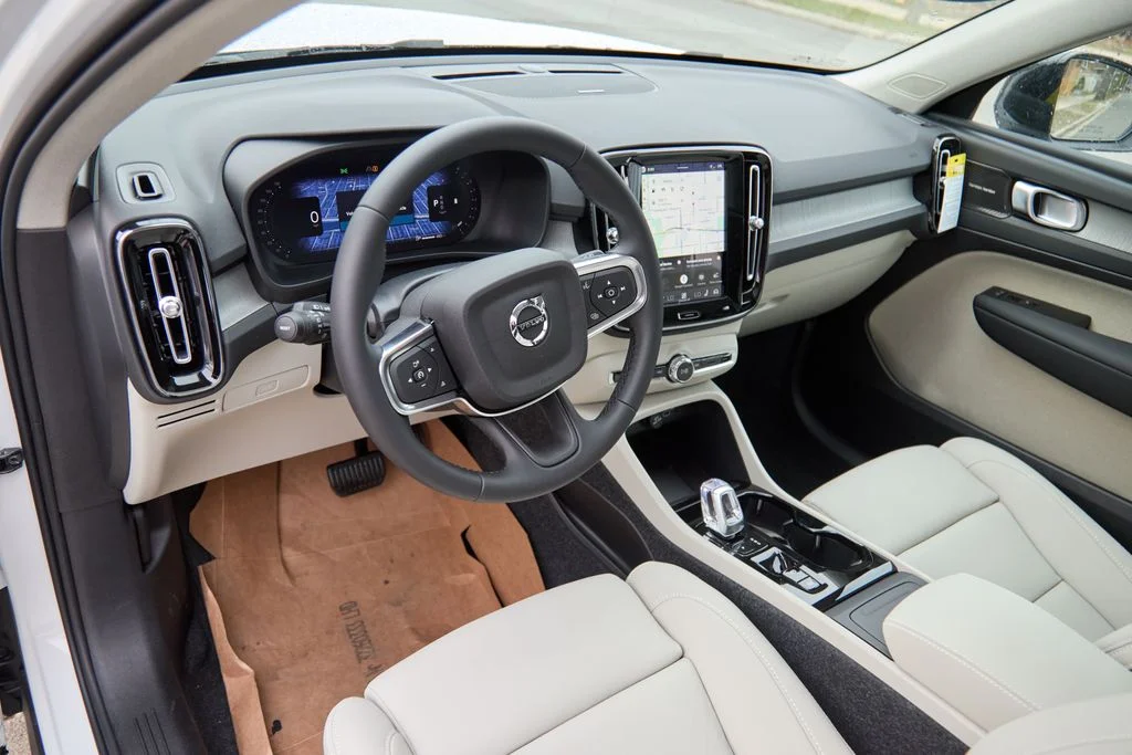 New 2026 Crystal White Volvo Plus image 12