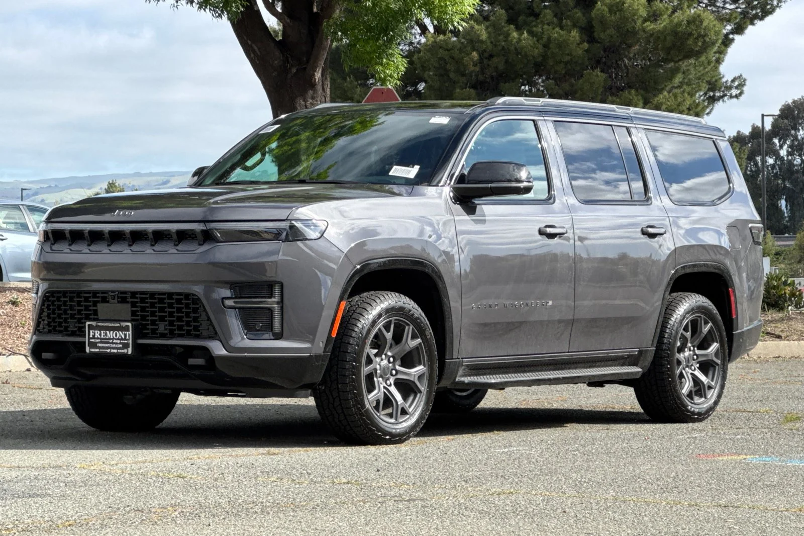 New 2026 Baltic-Gray Metallic Clear-Coat Exterior Paint Jeep Upland image 7