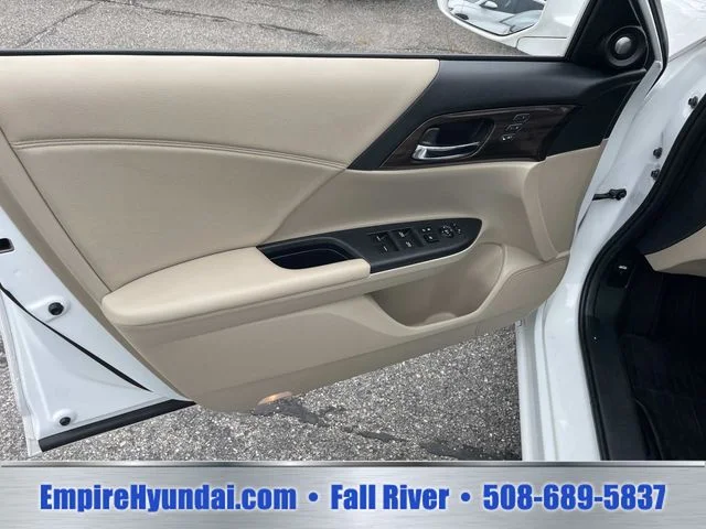 Used 2016 Silver Honda EX-L image 16